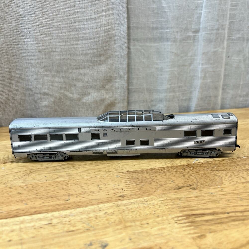 ATHEARN HO scale SANTA FE #500 VISTA DOME PASSENGER CAR STREAMLINE